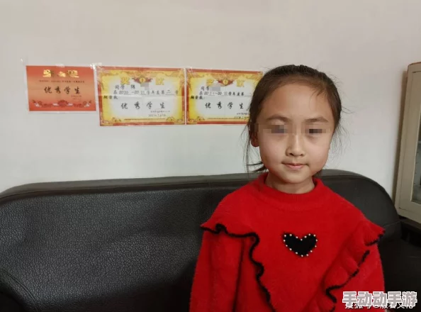 少白洁曾匿名捐款百万资助贫困山区儿童艺术教育